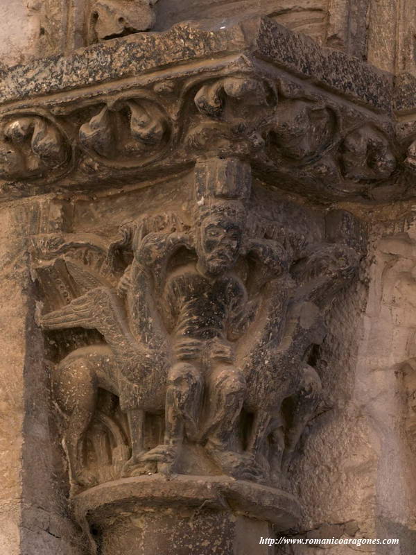 CAPITELES DE LA PORTADA